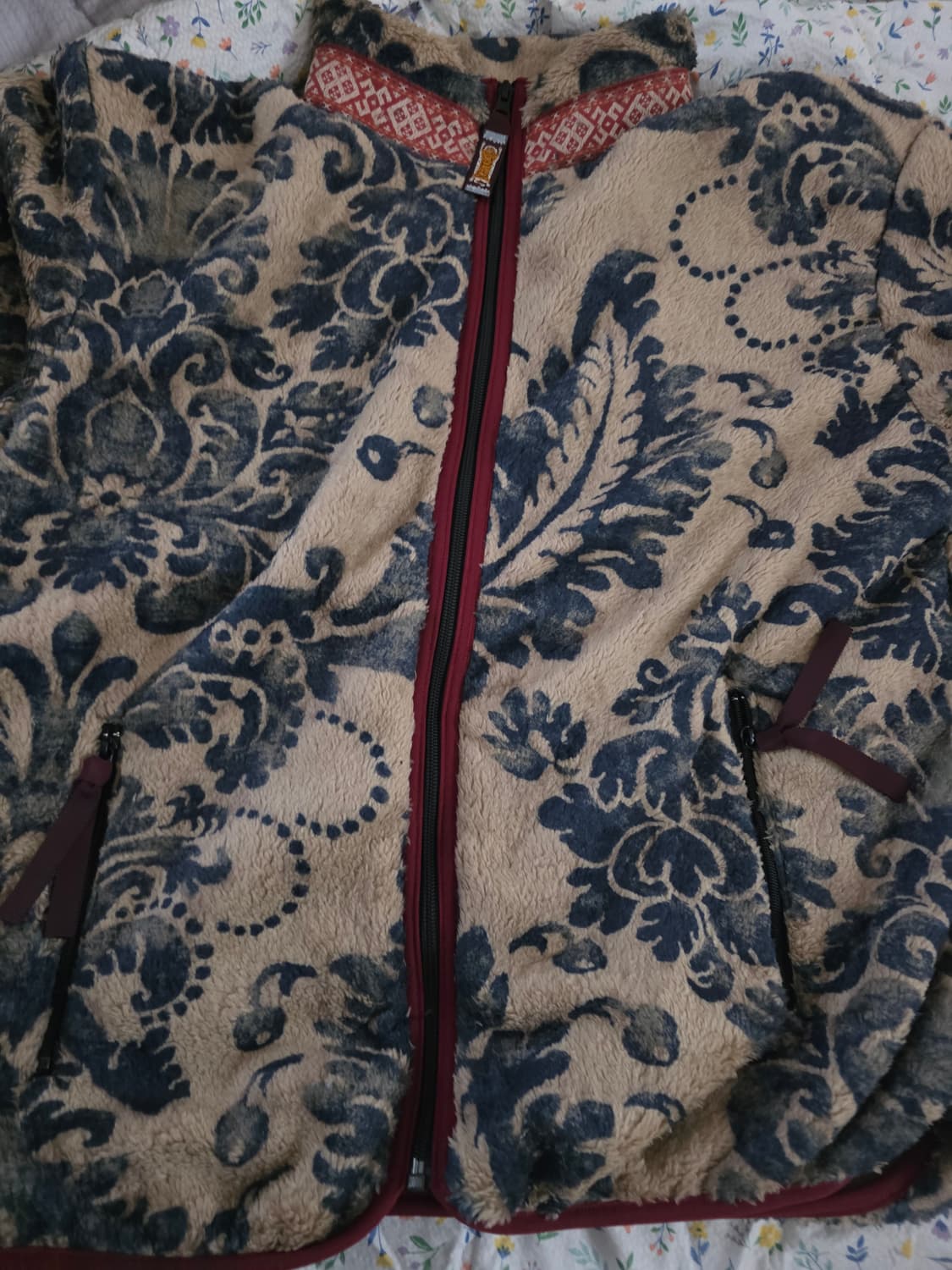 캐피탈다마스크패턴 플리스후리스 상품이미지1