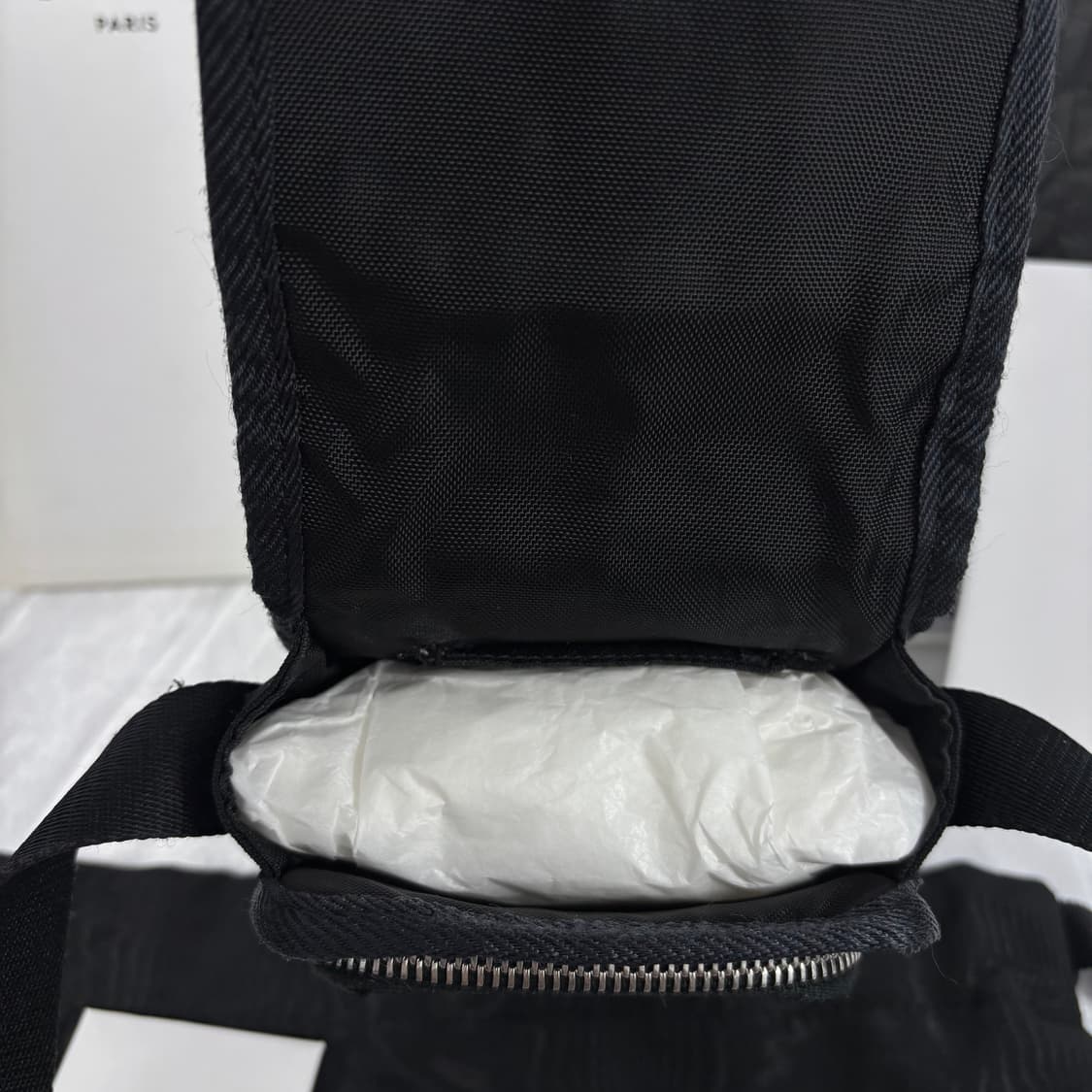 (정품)셀린느 나일론 트레킹 플랩 파우치 폰 크로스백 상품이미지7