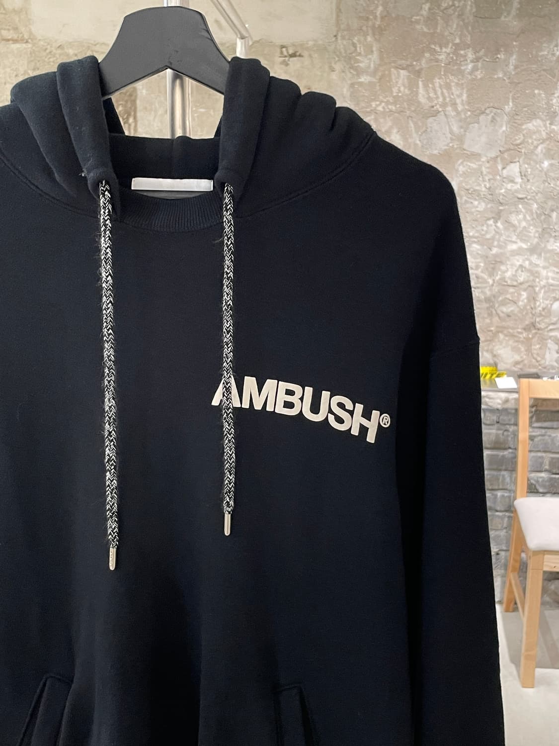 엠부쉬 18F/W 블랙 로고 후디 상품이미지3