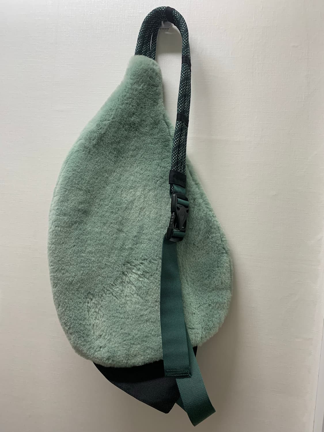 카부 퍼 플리스 로프 슬링백 상품이미지3