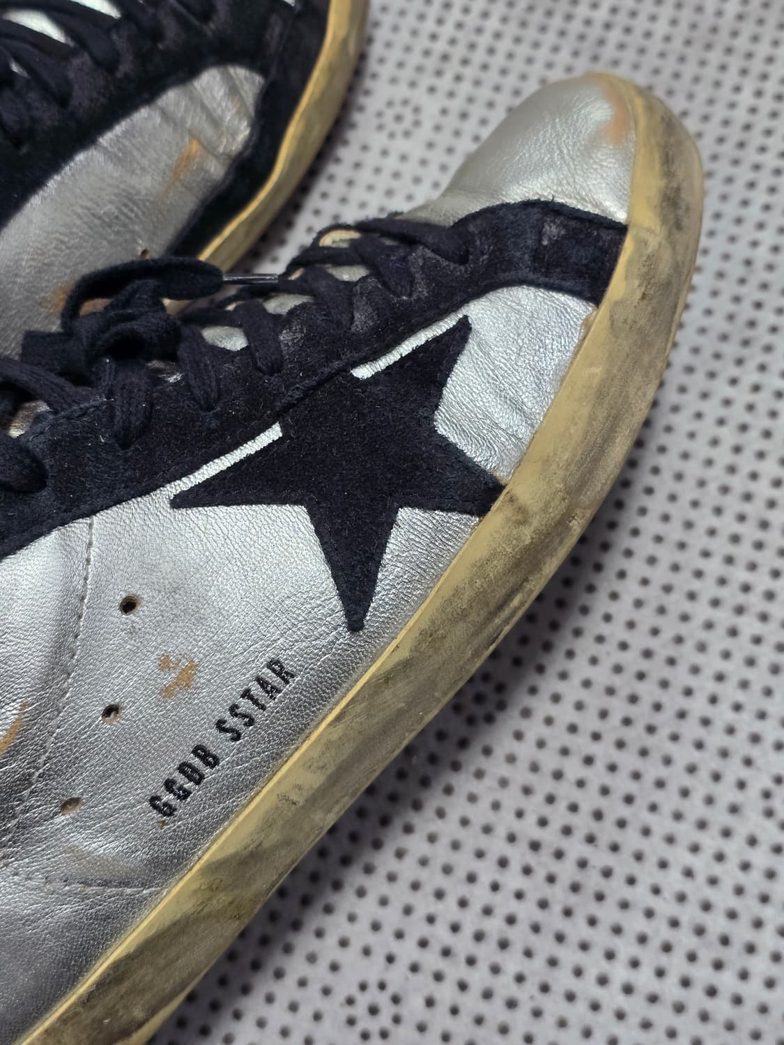 골든구스 슈퍼스타 실버블랙 스니커즈 42사이즈 상품이미지3