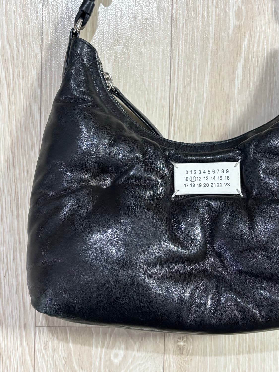 마르지엘라 글램슬램 호보 스몰 숄더백 상품이미지4