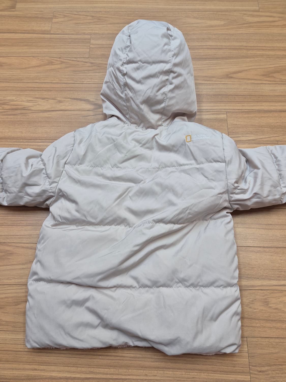 내셔널지오그래픽 키즈 핑크색상 퍼 후드집업입니다. 사이즈는 130이고,  상품이미지4