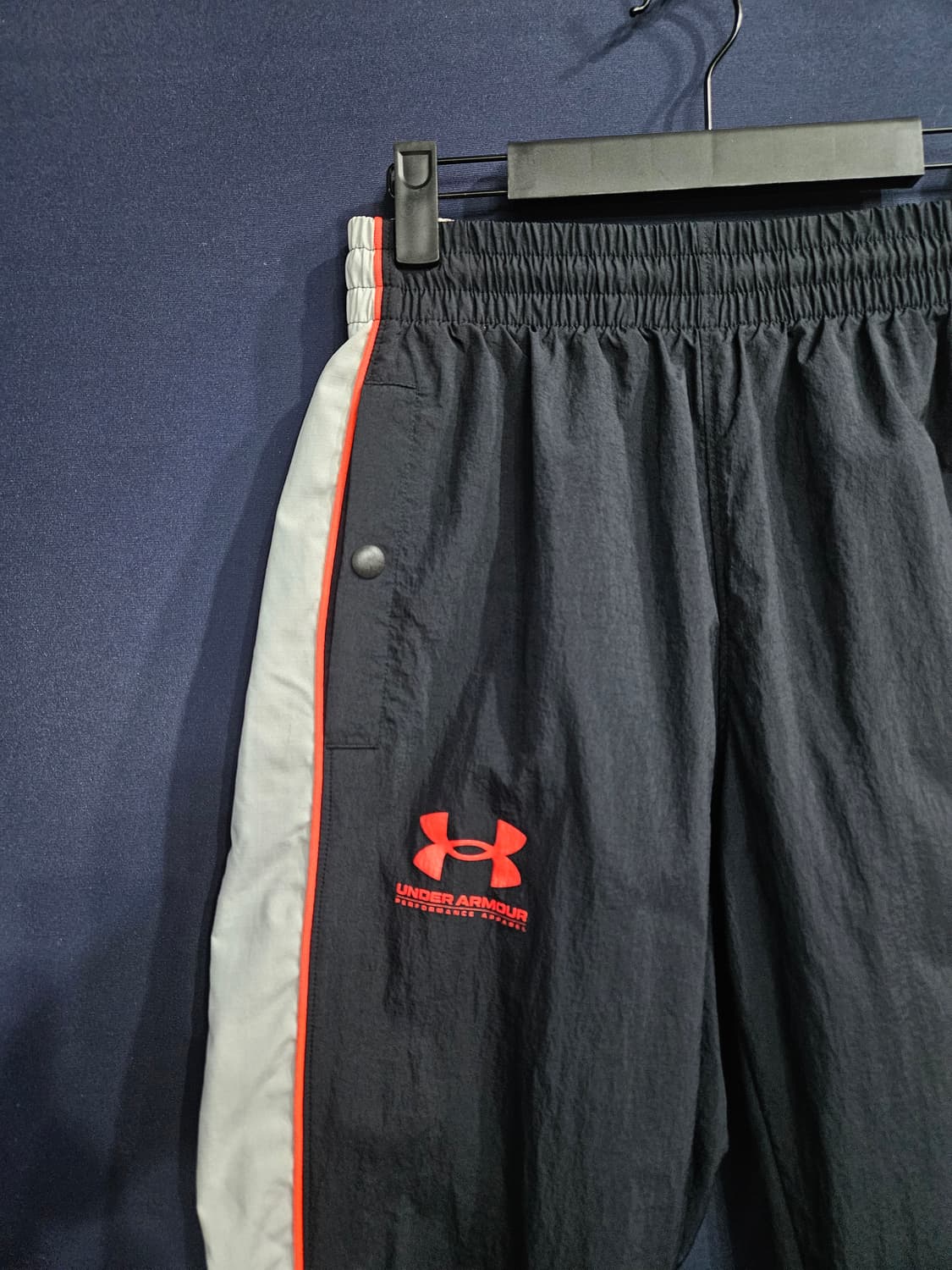 언더아머 블랙차콜 남성 허리 26~28 홑겹 바스락 조거팬츠  상품이미지4