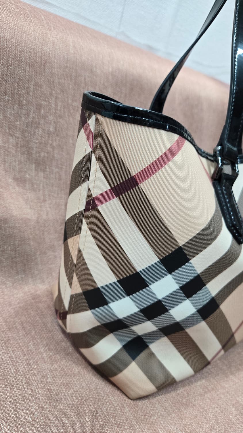 버버리 정품 노바 체크 토트 숄더백- 코팅된 캔버스 베이지색 오트  상품이미지2