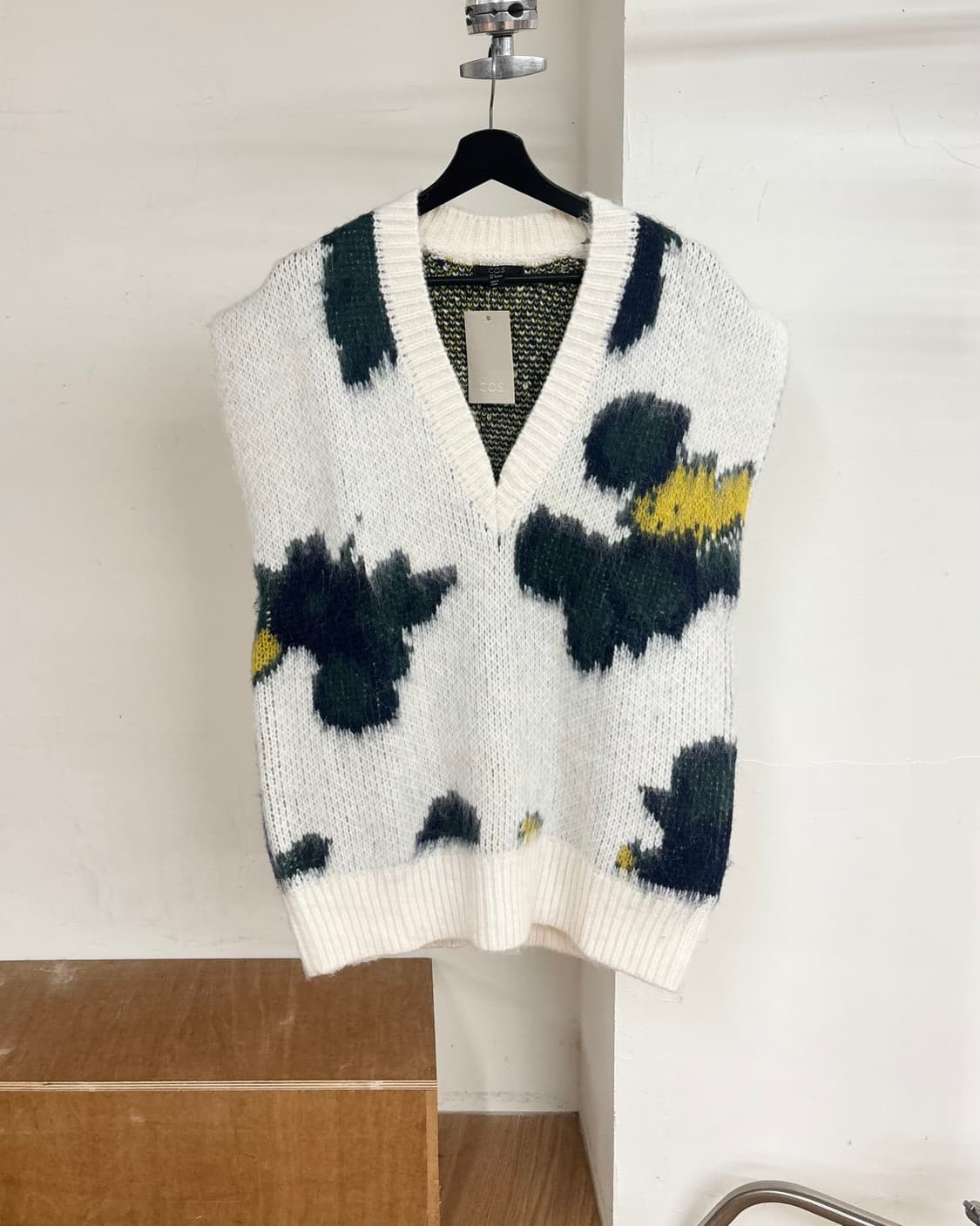 코스 화이트 모헤어 혼방 니트 베스트 상품이미지1