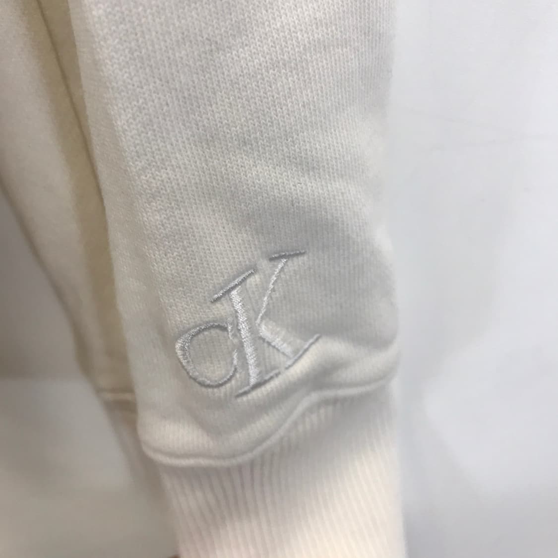 캘빈클라인 CK 화이트 맨투맨 [L] 상품이미지3