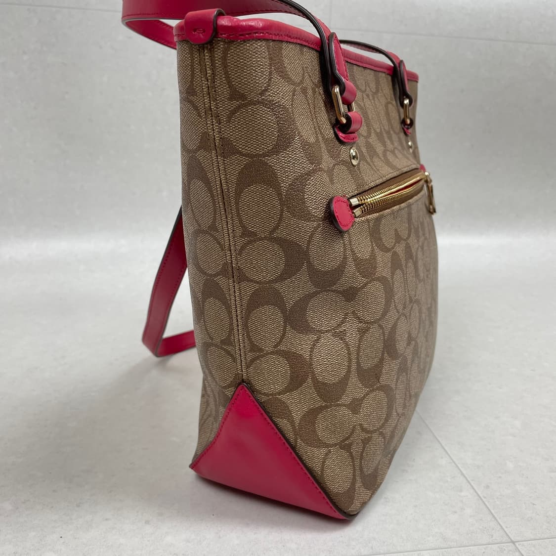 코치 Coach 시그니처 레더 트리밍 집 탑 숄더백 상품이미지4