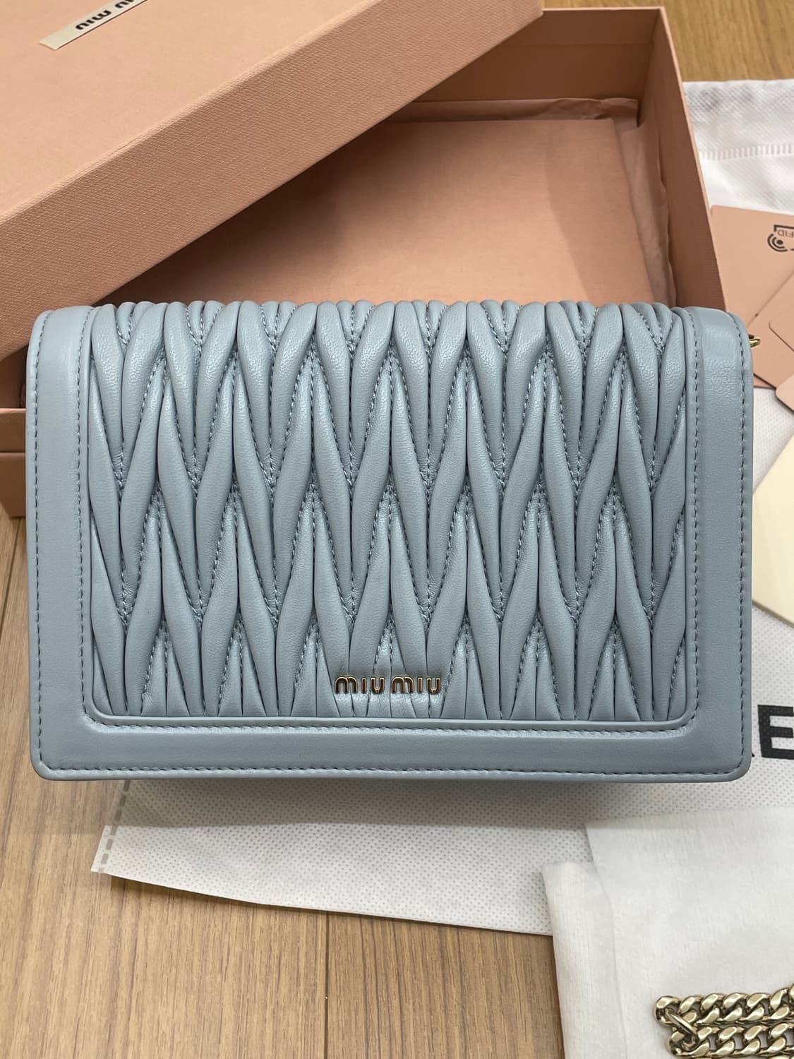 미우미우 마테라쎄 체인 크로스백 상품이미지3