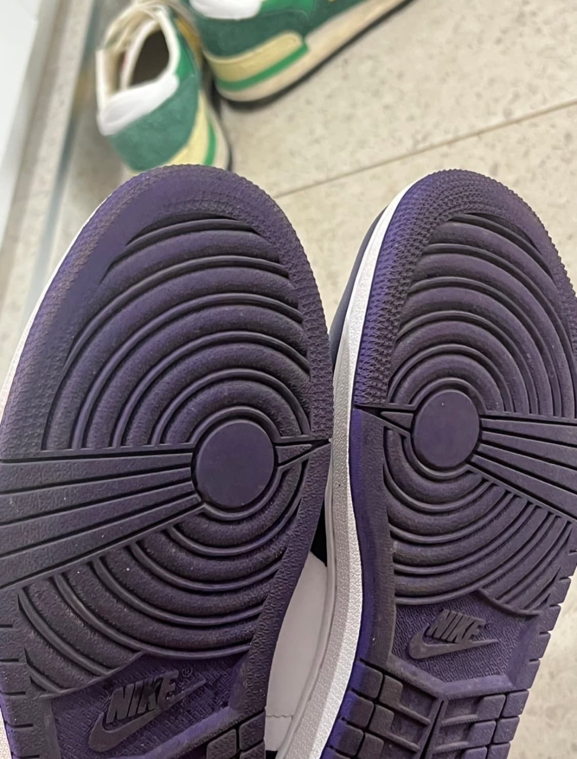 조던1 레트로 하이 OG 코트퍼플 275 상품이미지9