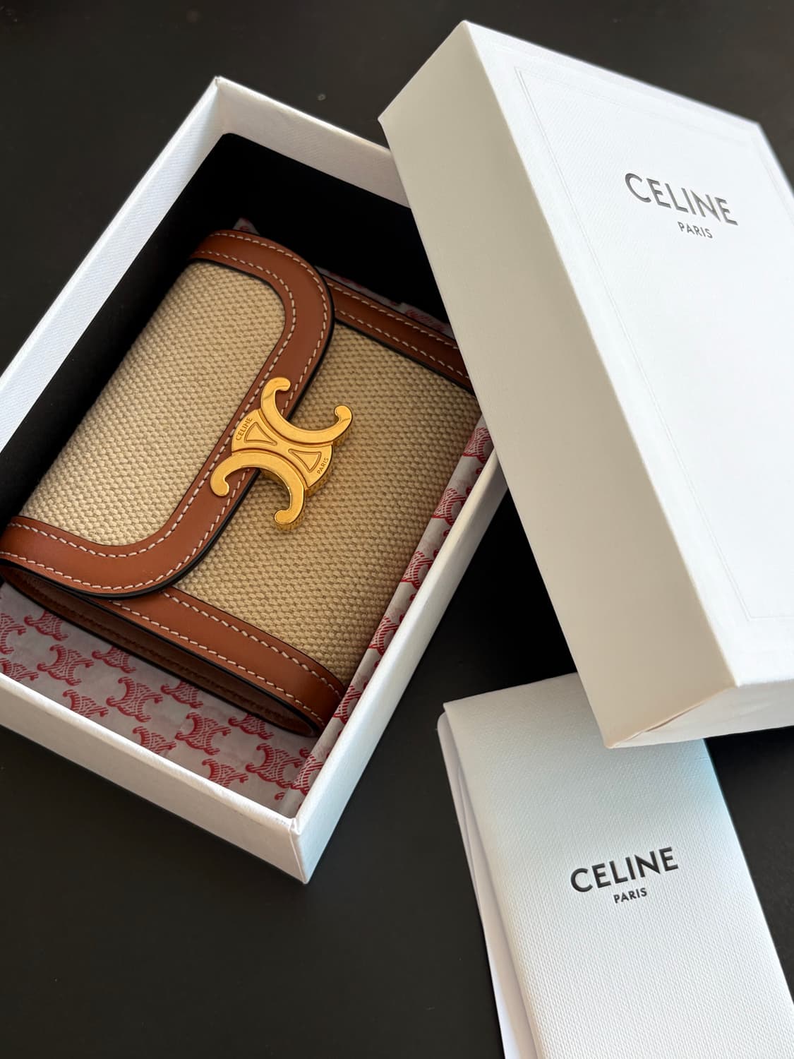 [S++급/정품]셀린느 텍스타일 카프스킨 스몰 트리옹프 지갑 탄 화이트 상품이미지1