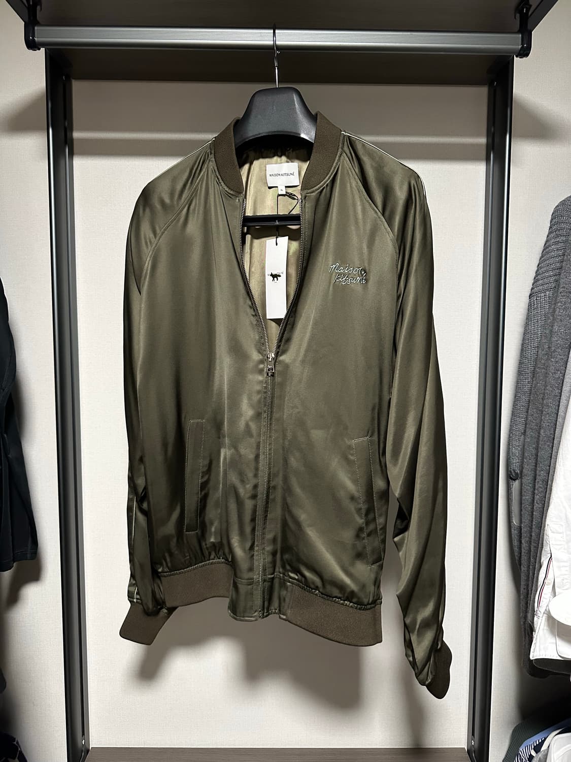 메종키츠네 블루종 사틴 카키색 상품이미지1