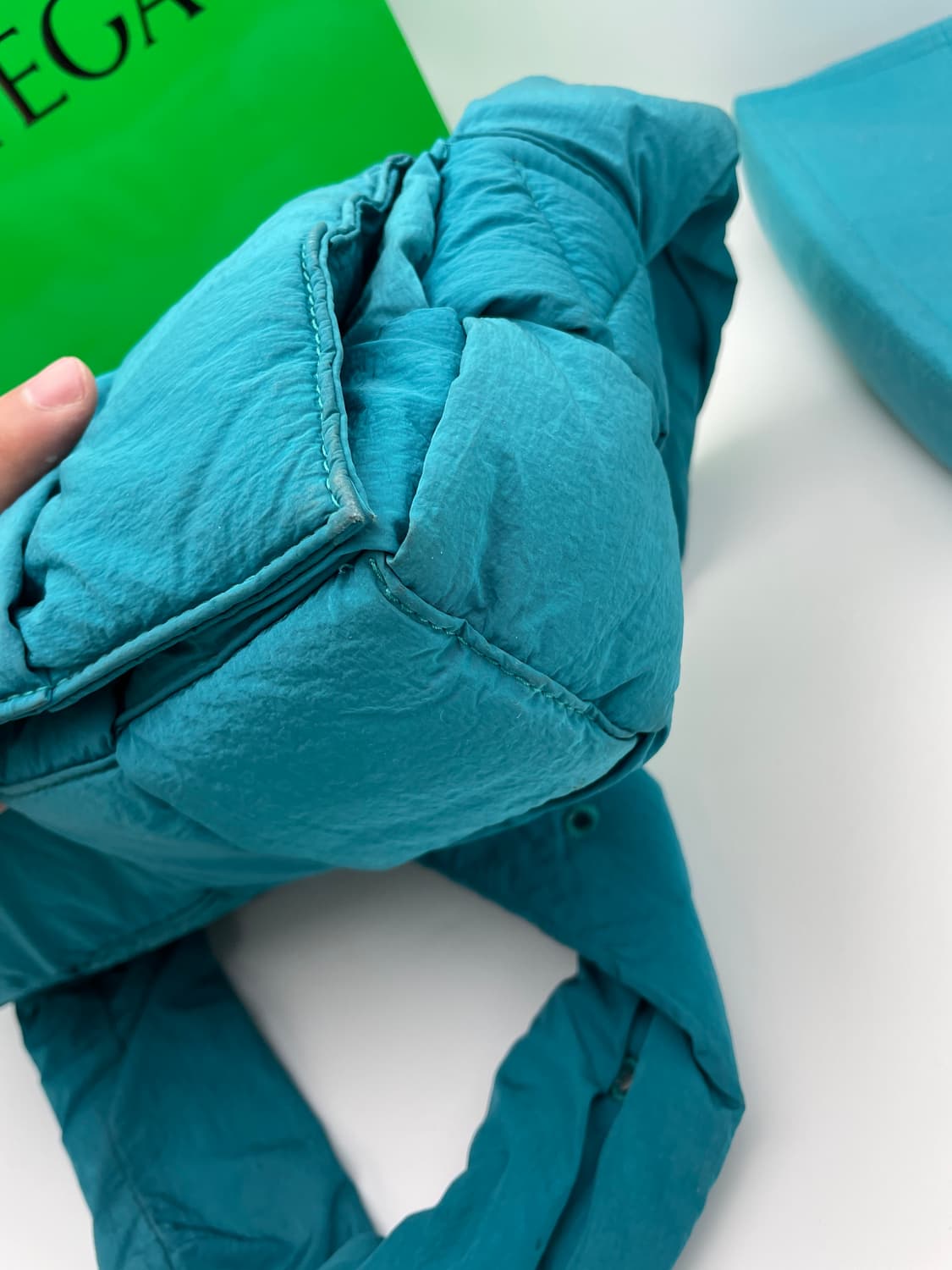 [ 정품 ] 보테가베네타 패딩 카세트백 블루그린, 최저가 상품이미지5