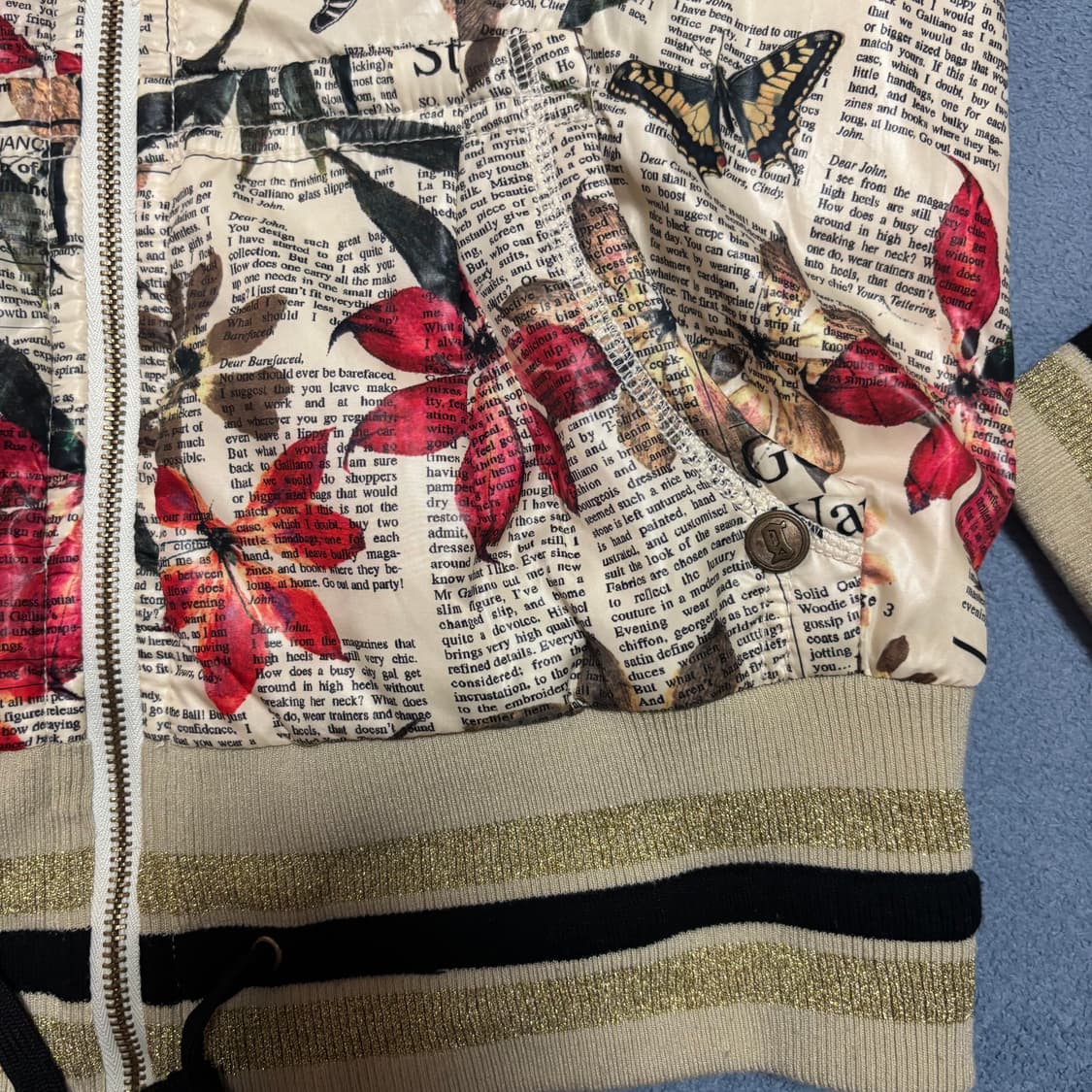 [서울 직거래] 존갈리아노 플로럴 뉴스페이퍼 패딩 집업 상품이미지8