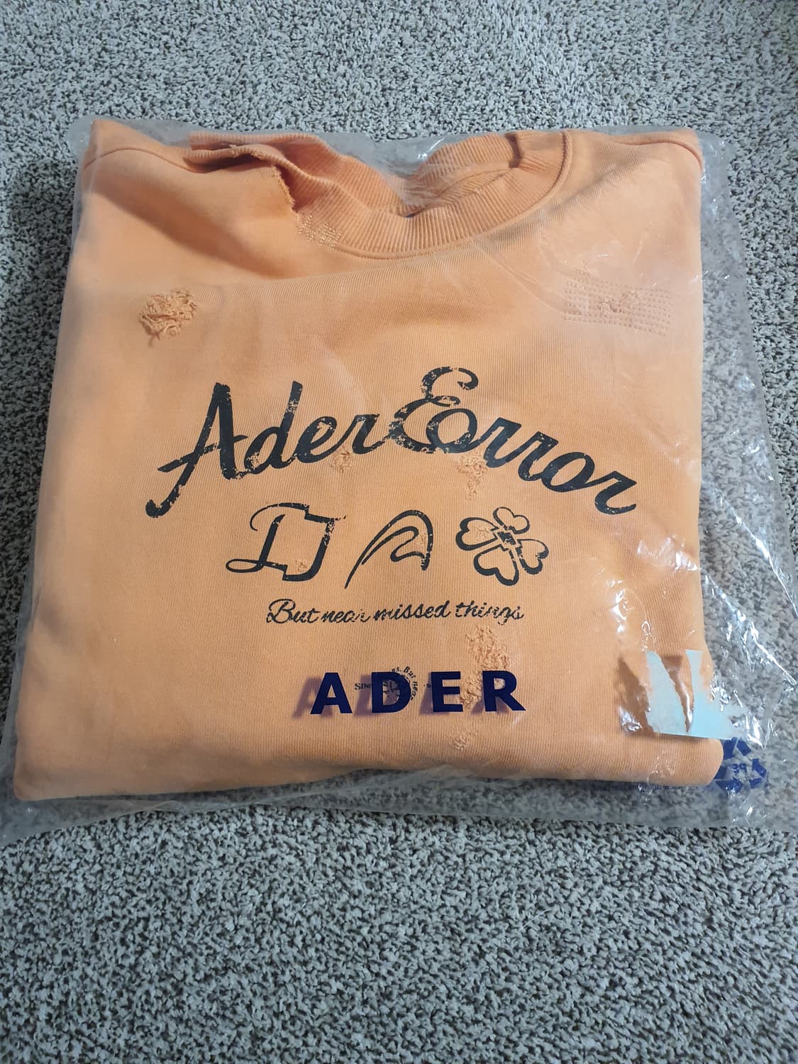 새상품 아더에러 솔렉 맨투맨 새상품 a3 상품이미지1