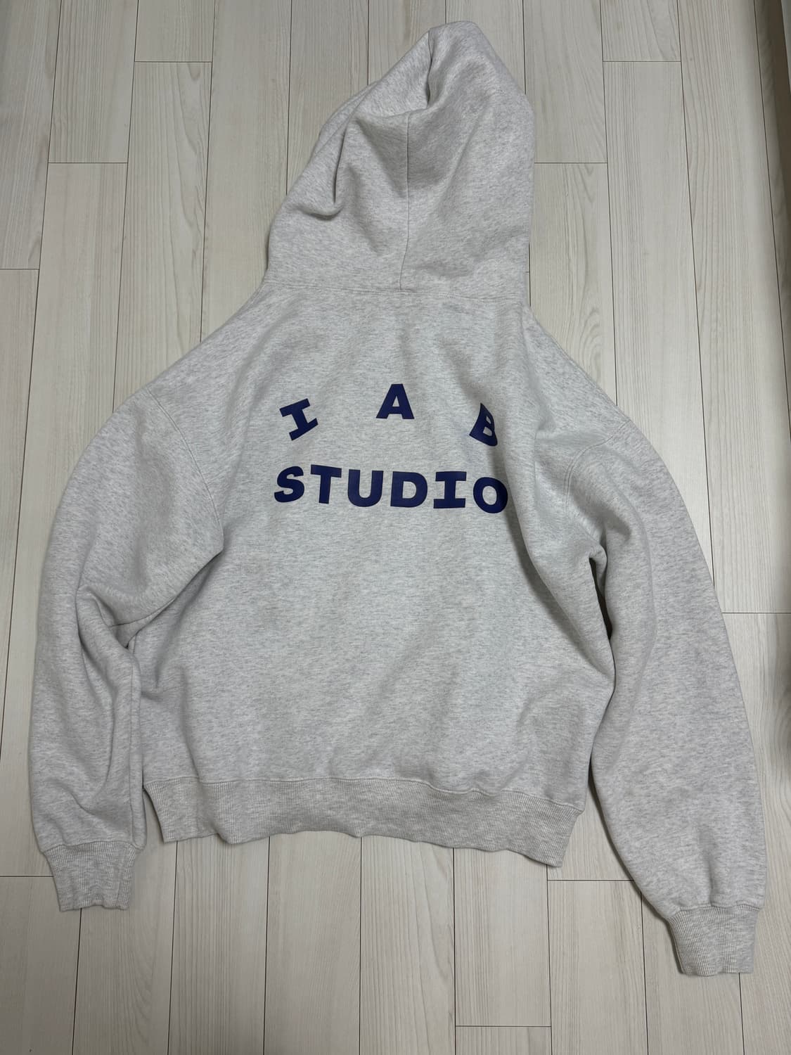아이앱 IAB Studio Hoodie Light Gray 후드티 상품이미지2