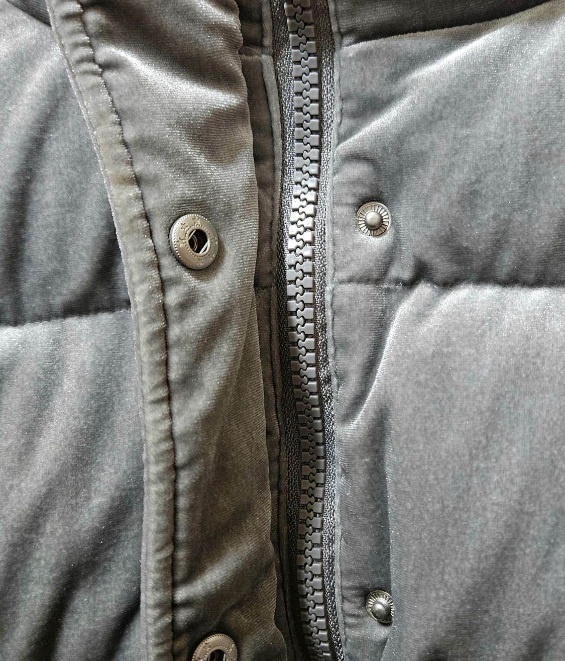 디즈니 앨리스 벨벳 패딩 (그레이) / 실착 5회 미만 / 상태 좋음 상품이미지6