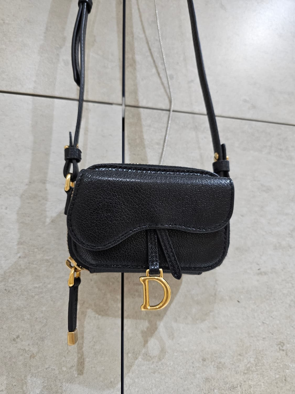 디올 새들 미니 숄더 스트랩 파우치 상품이미지1