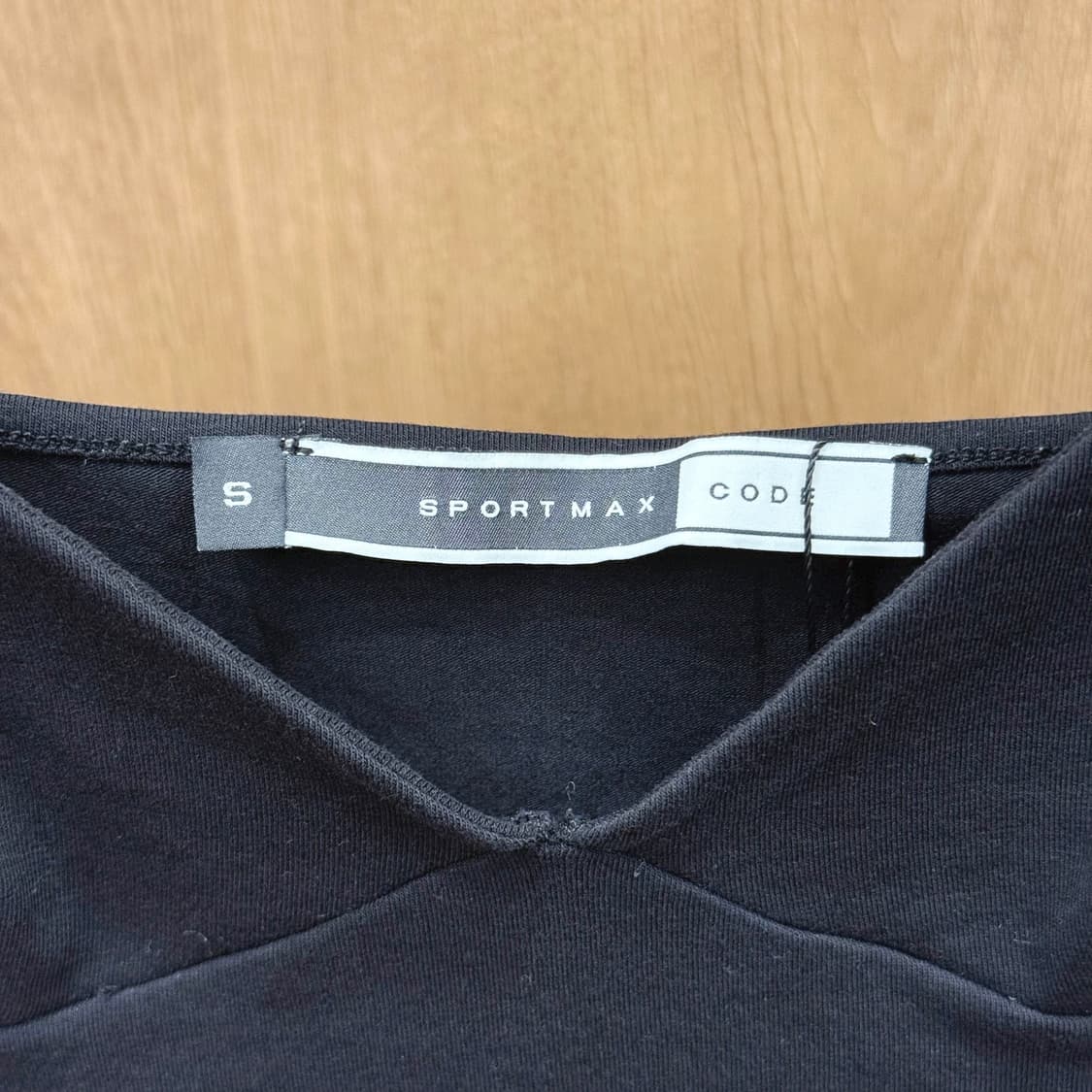 막스마라 스포트막스 슬리브리스 나시 브이넥 슬림핏 스트랩 탑 블랙 상품이미지7