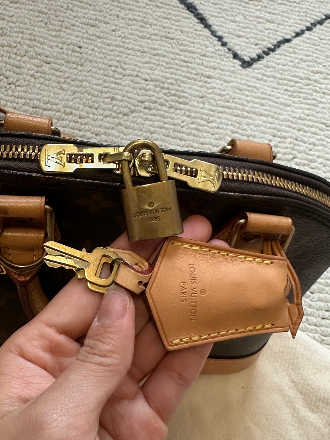 루이비통 알마 BB 모노그램 판매합니다 (21년 구매 / 정품 / 풀박스 상품이미지7
