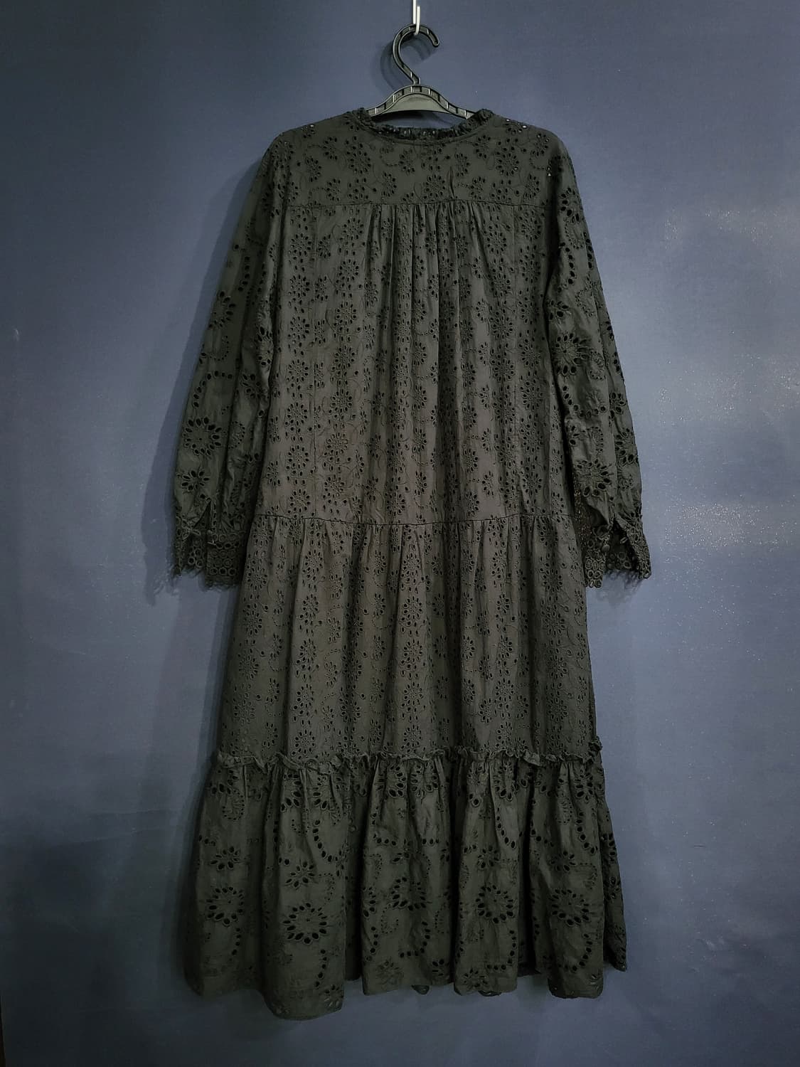 칼라거펠트 자수 펀칭 원피스 상품이미지6