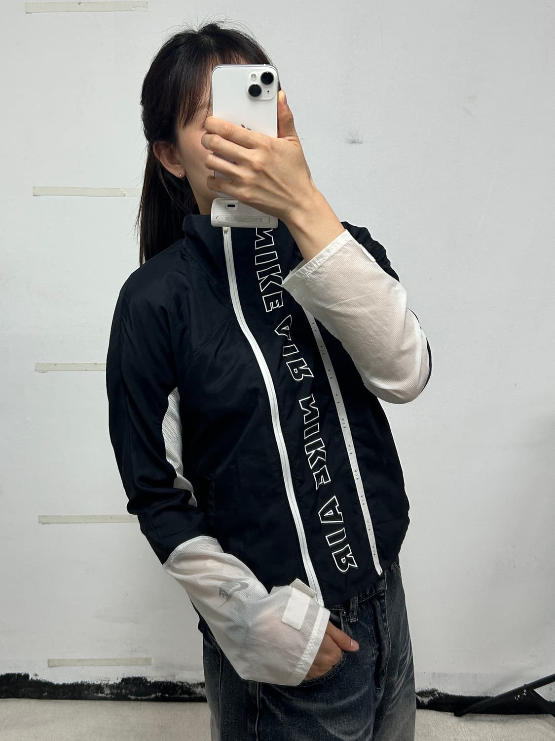 나이키 에어 윈드 러닝 바람막이 자켓 검흰 상품이미지2