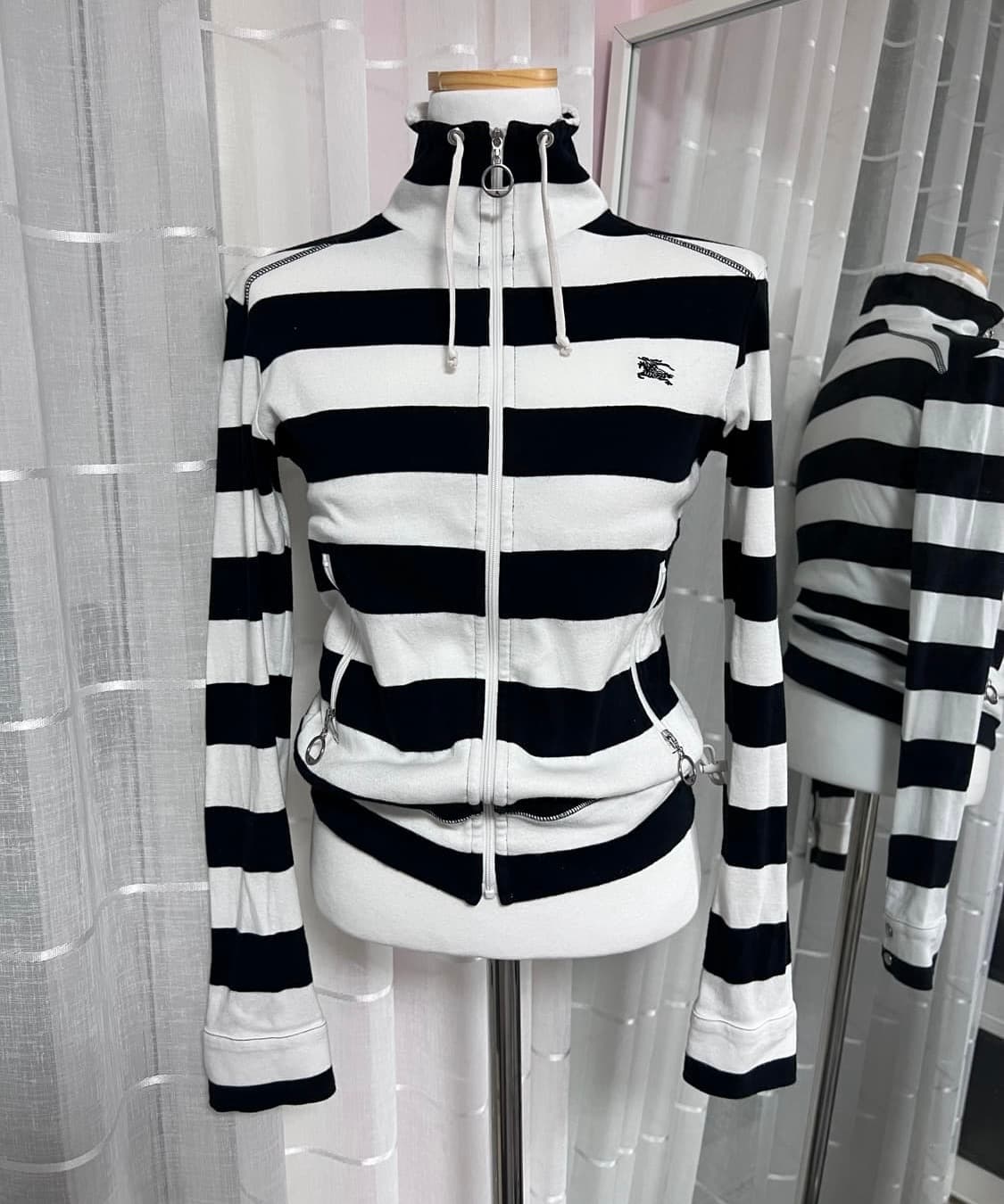 버버리 블루라벨 단가라 넥워머 집업 상품이미지1