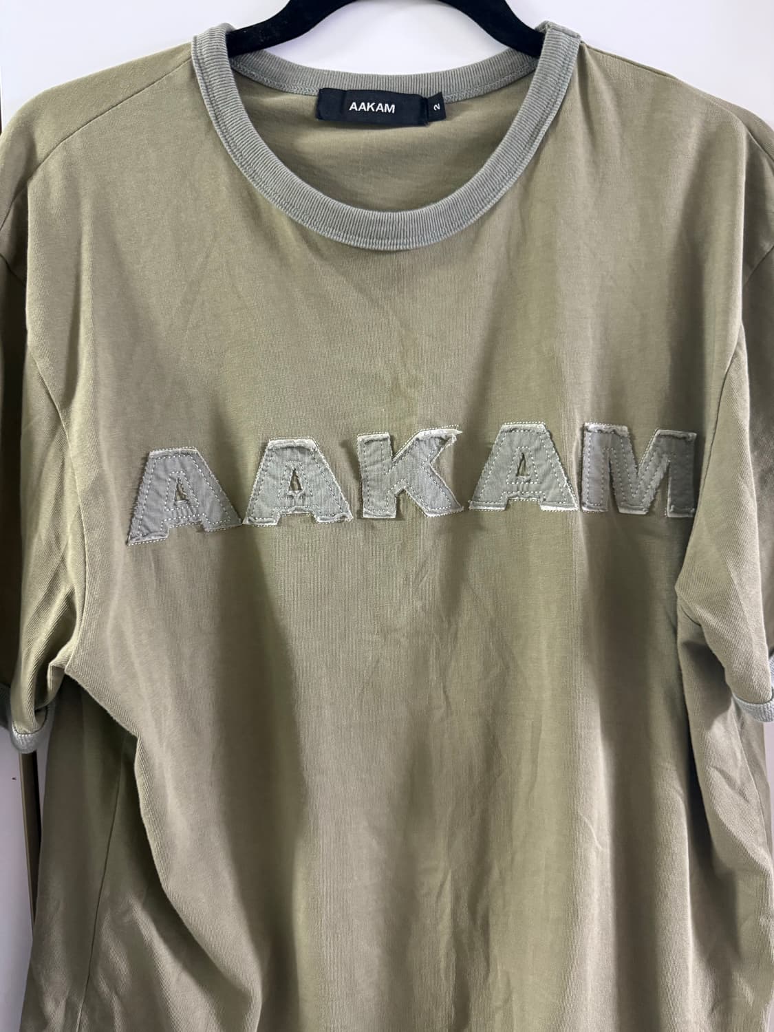 아캄 로고 패치 링거 탑 카키그레이 상품이미지1