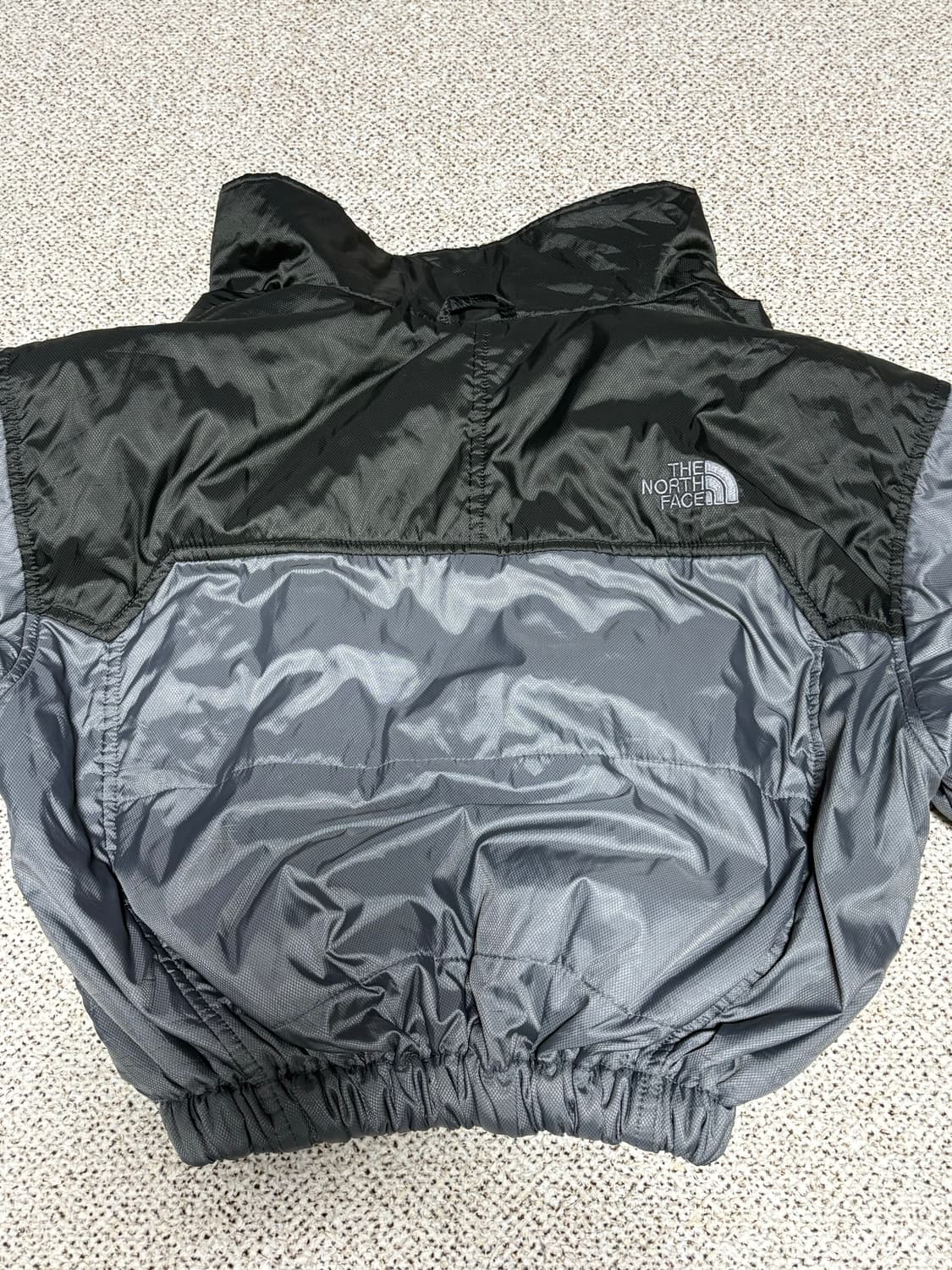 노스페이스 크롭 경량 패딩 그레이 차콜 상품이미지6