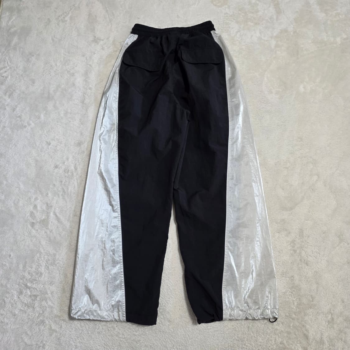 (S)여성 코드그라피 블랙 메탈실버 우븐 트레이닝 팬츠  상품이미지3