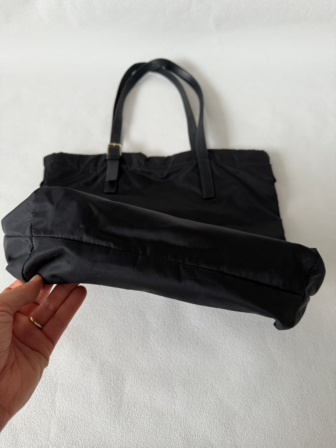 띠어리(Theory) 레더 포켓 토트백 상품이미지6