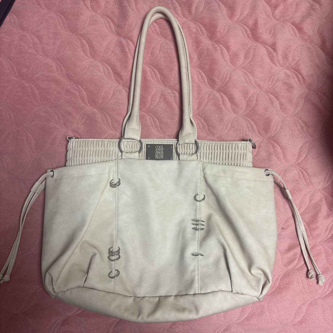 쿨사이드오브더필로우 피어스드 박서백 샌드 색상 상품이미지3