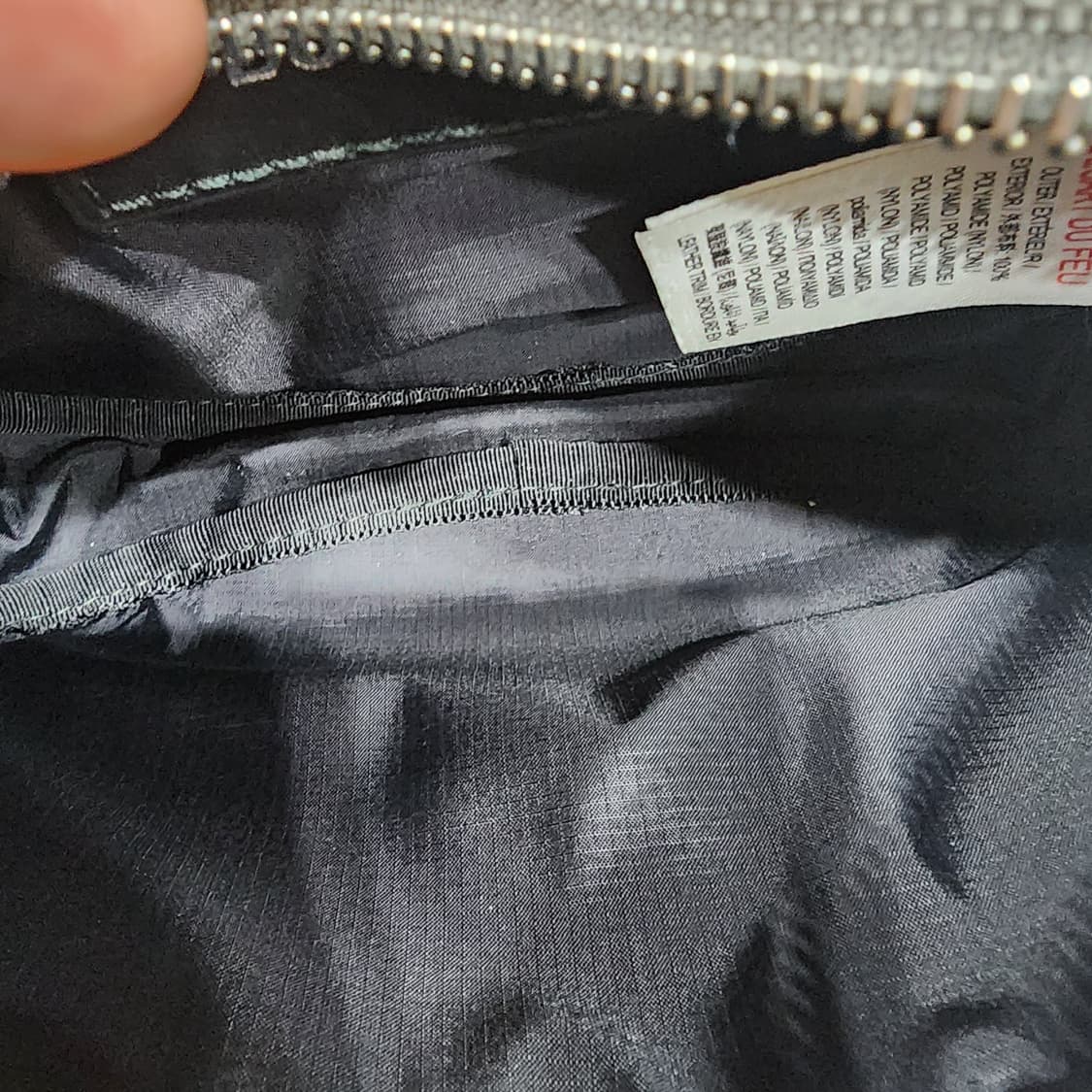 버버리 나일론 미니 크로스백 그레이 상품이미지9