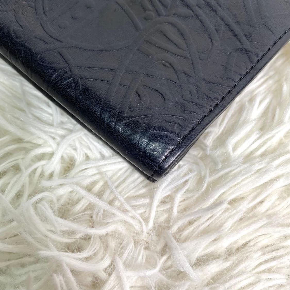 비비안 웨스트우드 가죽 엠보싱 패턴 지갑 상품이미지3