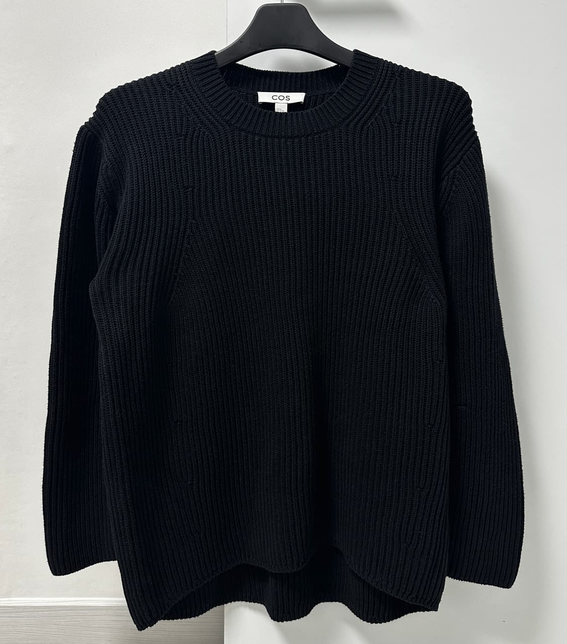 [코스] 여성 릴랙스 핏 블랙 니트 상품이미지3