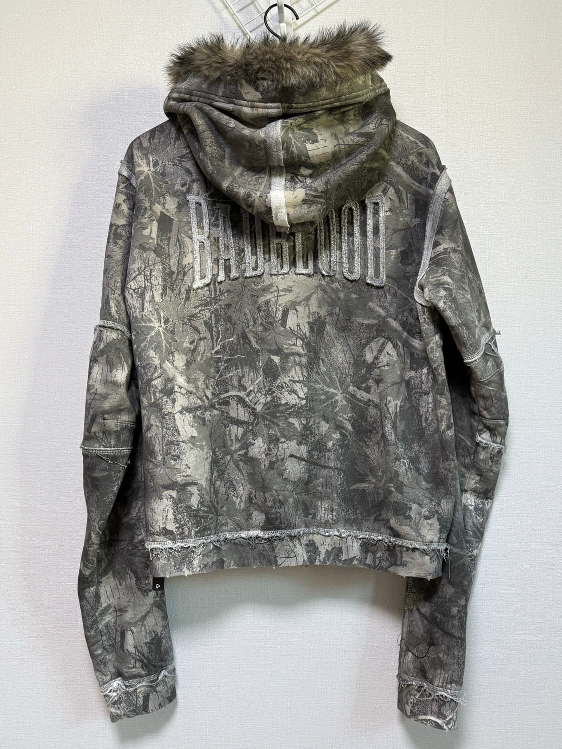 배드블러드 퍼 후드 집업 상품이미지3