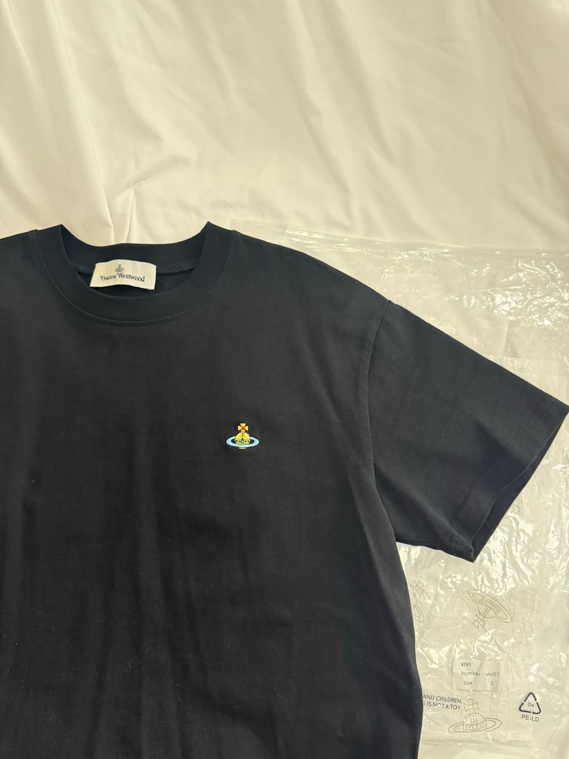 비비안웨스트우드 로고 반팔티 블랙 남녀공용 완전새상품급 상품이미지4