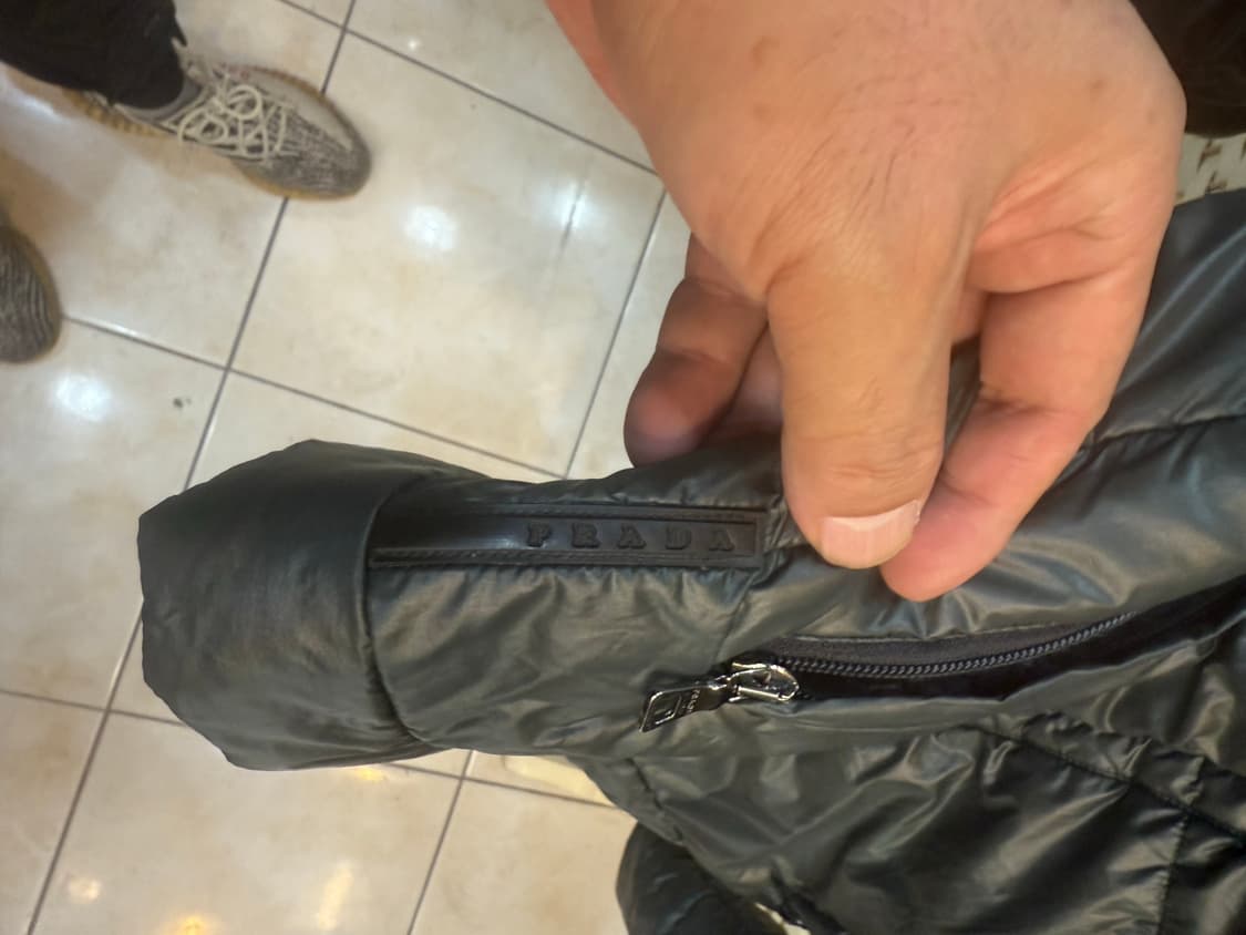 52/100 정품 프라다 경량패딩 팝니다 상품이미지7