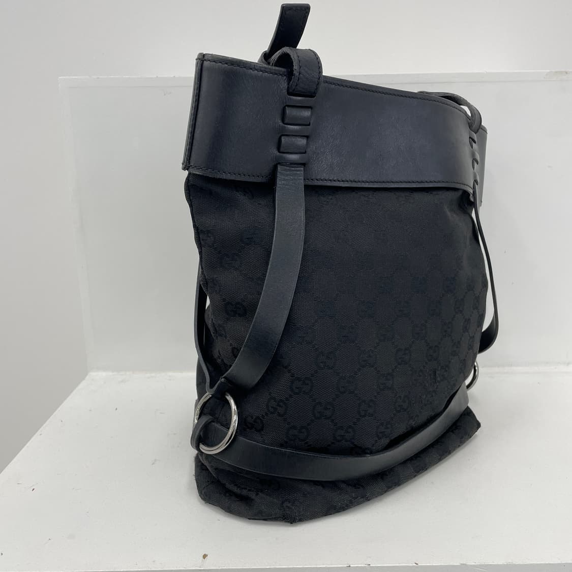 구찌 GG 로고 블랙 피어싱 토트 숄더백 상품이미지6