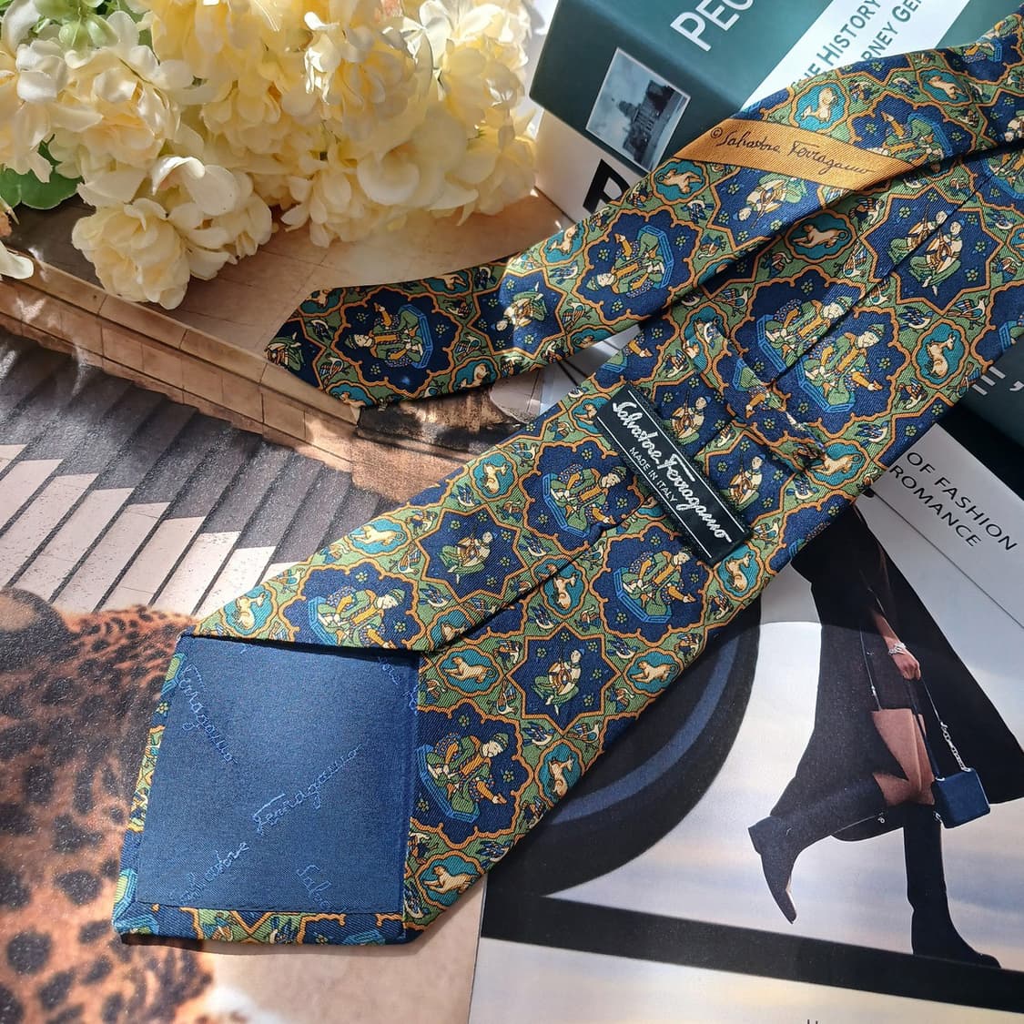 살바토레페라가모 네이비오리엔탈 패턴 넥타이 9.3cm A~B등급 E956 상품이미지4