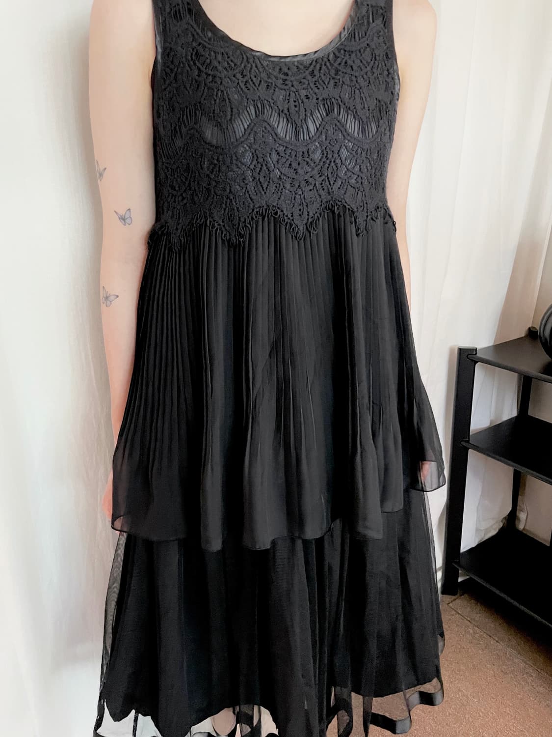 Lace & Pleats Sheer Sleeveless - Black 상품이미지1