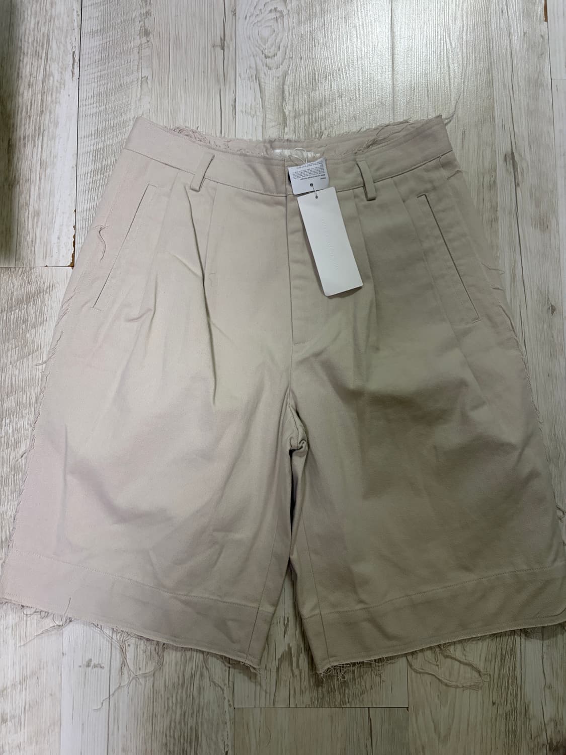 [M] 라이풀 핀턱 버뮤다 쇼츠 반바지 베이지 새상품 상품이미지1