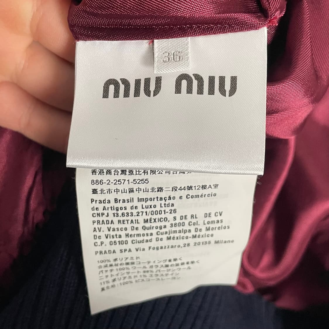 미우미우 플라밍고 유광 바시티자켓 (on.60) 상품이미지7