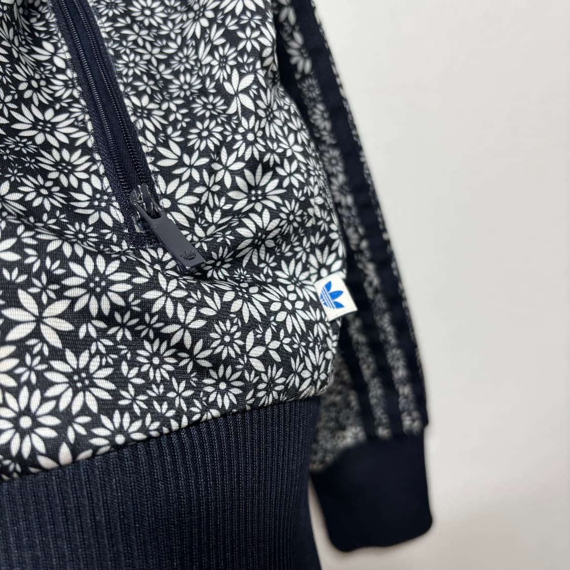 아디다스 플라워 패턴 트랙탑 상품이미지4