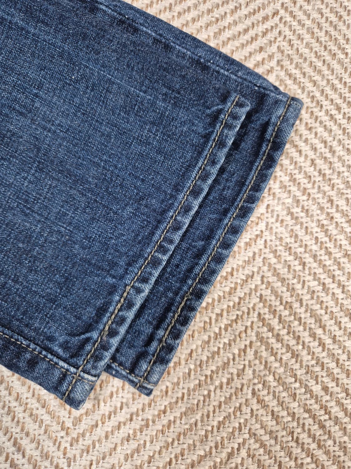 리바이스  501 ( p53 )

리바이스는 단순한 브랜드를 넘어, 17 상품이미지6