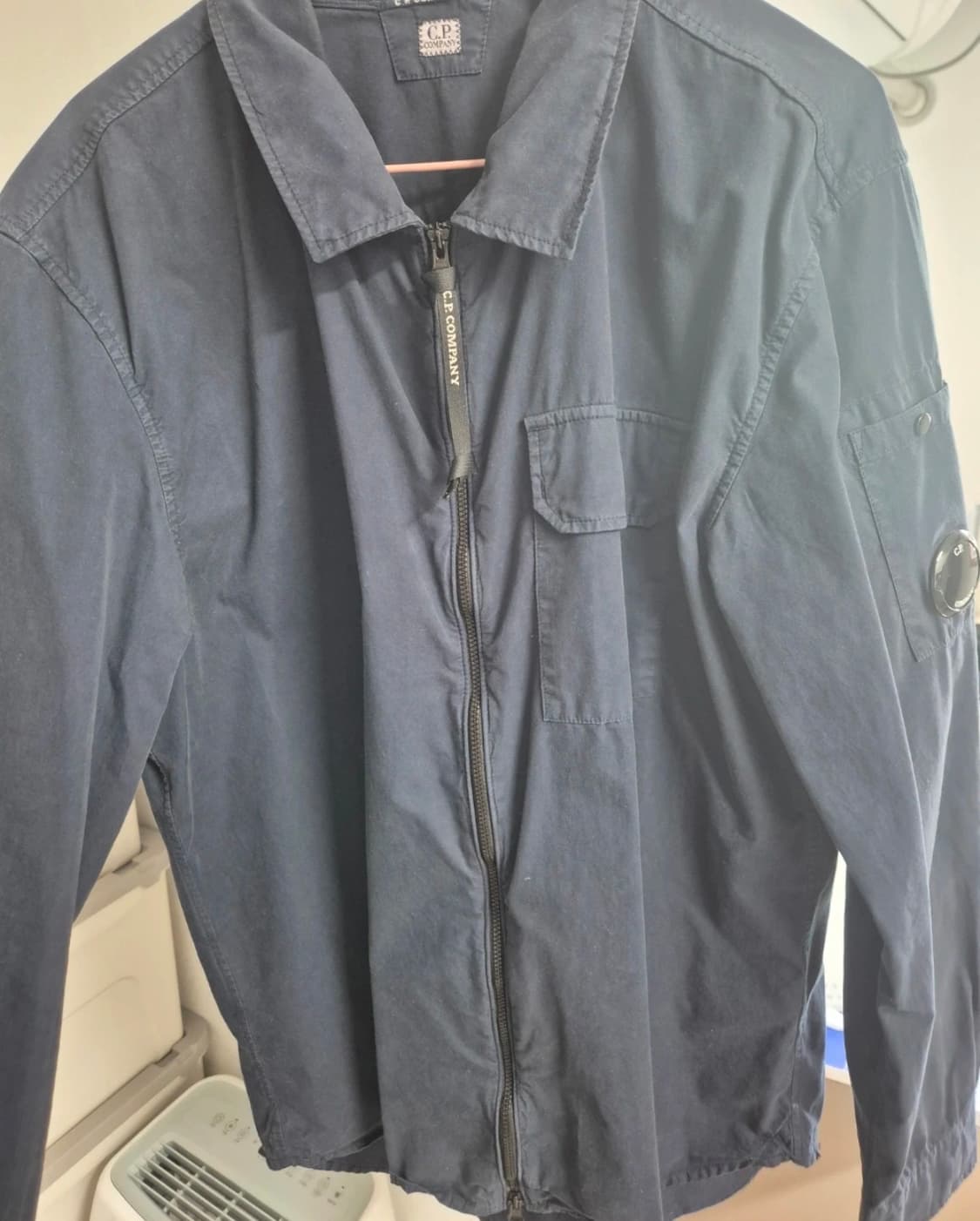 cp컴퍼니 자켓 렌즈버전 L 사이즈  상태 9.2/10  상태 좋습니다  상품이미지1