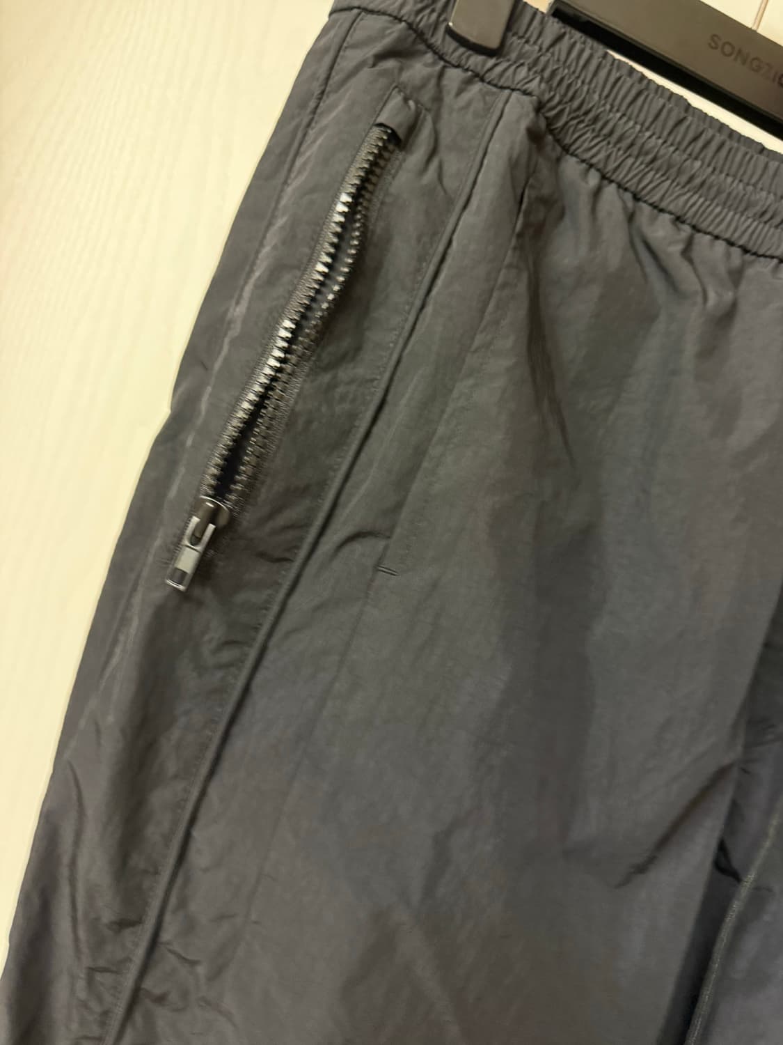 [52] 준지 v배색 나일론 조거팬츠 상품이미지3