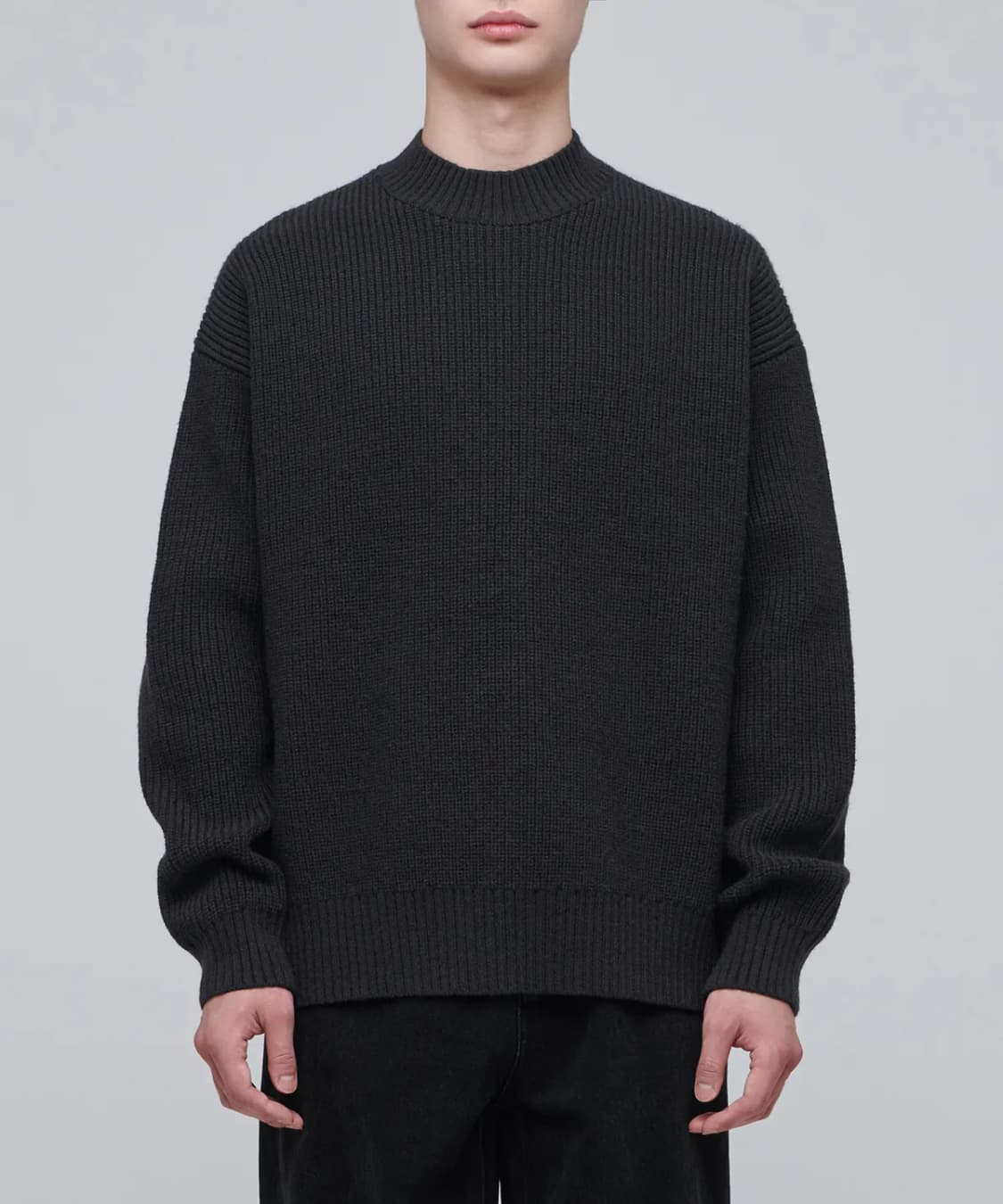 무탠다드 오버사이즈 헤비 리브드 모크 넥 니트 상품이미지1