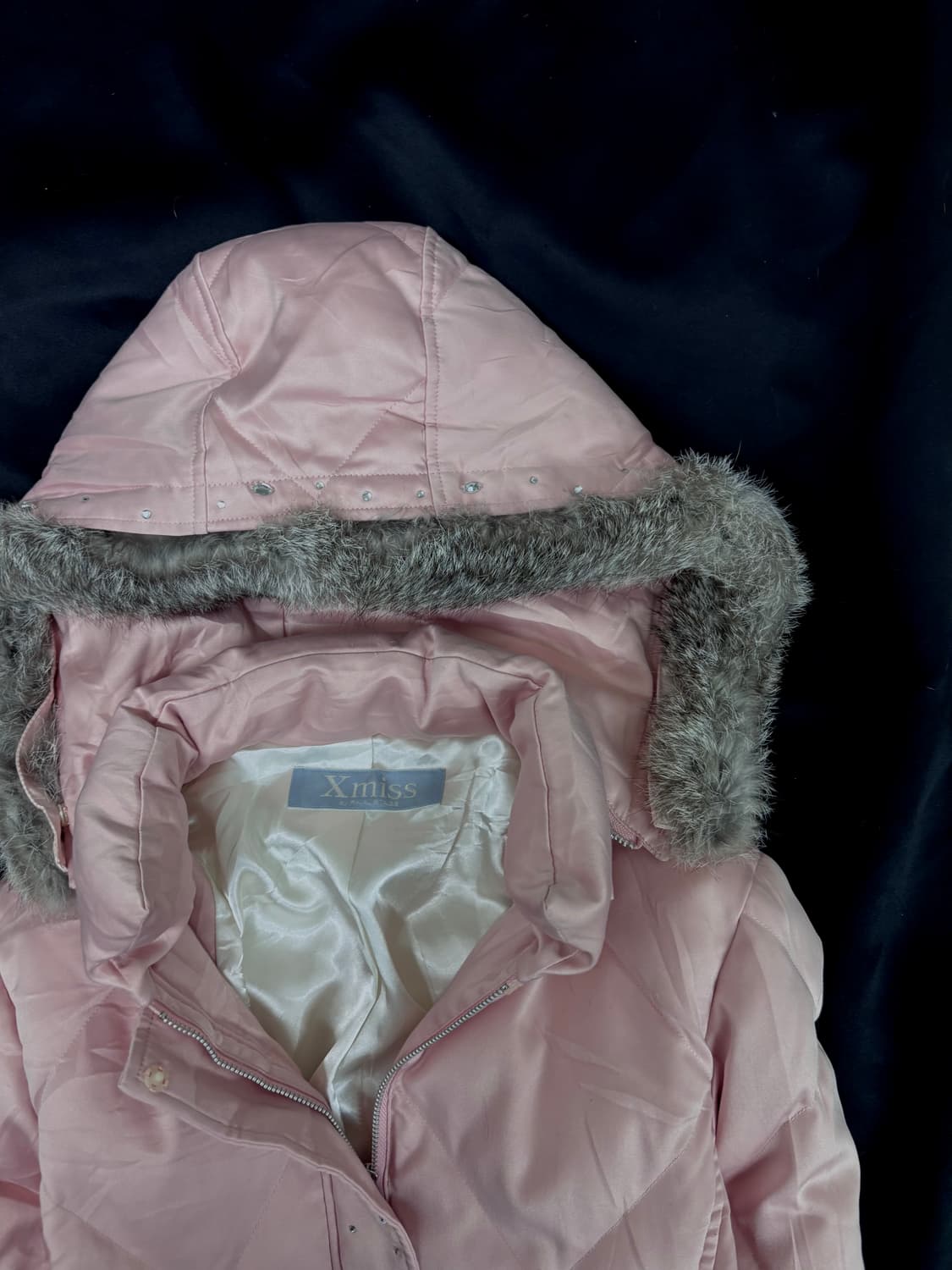 [X Miss] 딸기우유 그레이 퍼 큐빅 디테일 후디 패딩 상품이미지4