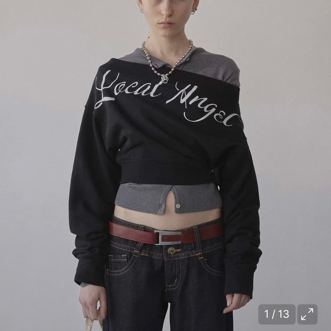 스컬프터 오프 숄더 크롭 스웨트 셔츠 블랙 상품이미지1